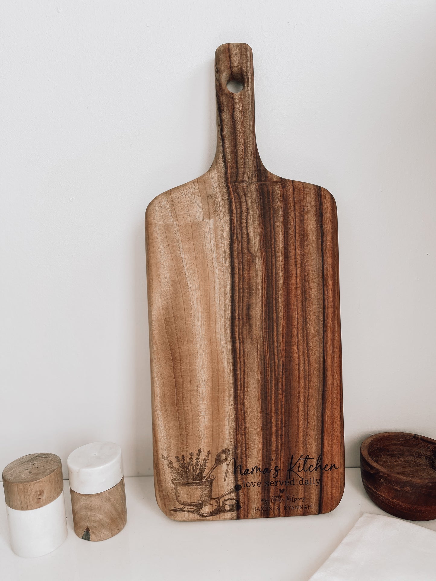 Personalised Engraved Cutting Board for Mom for Mothers Day Gift
