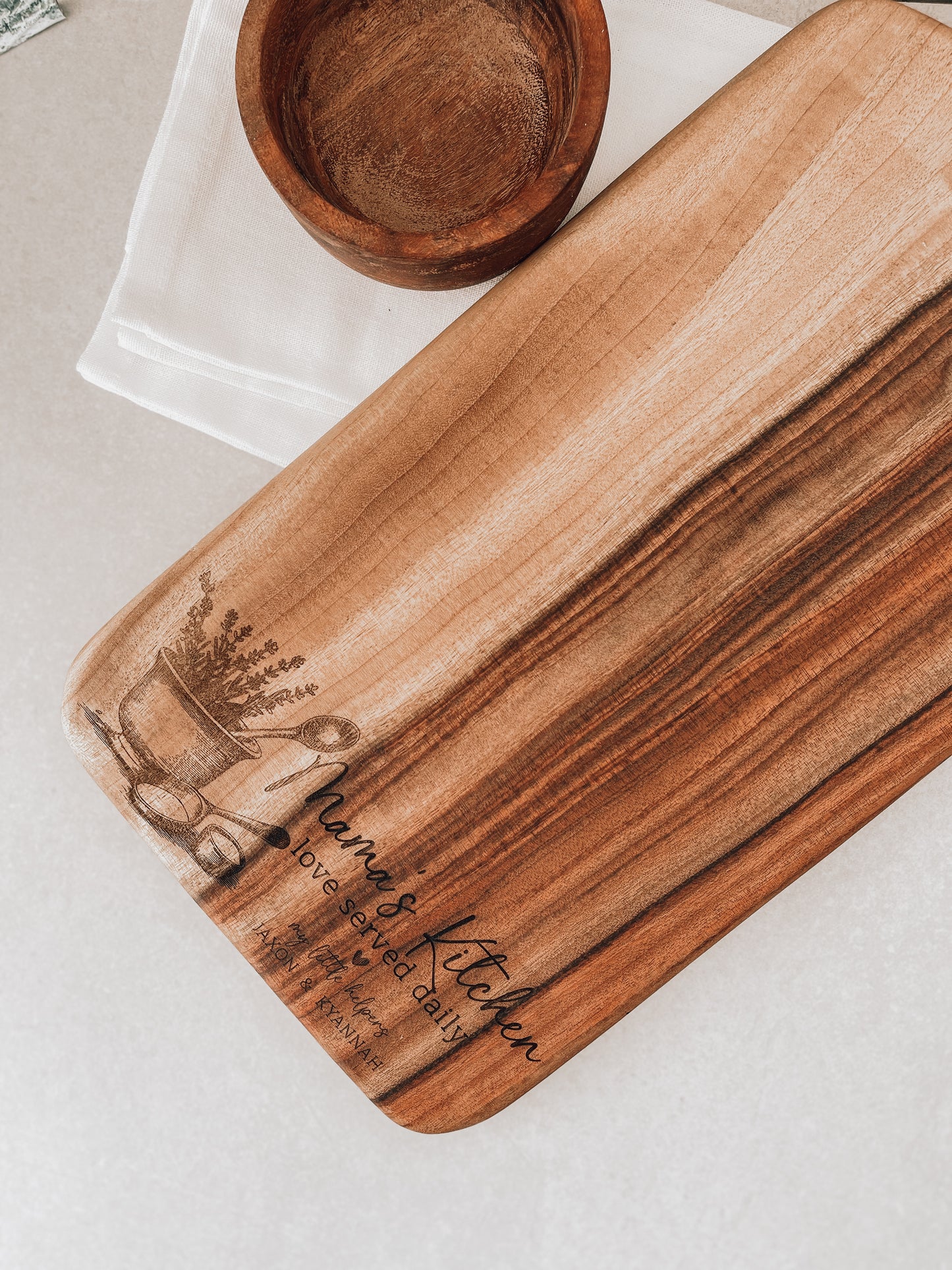 Personalised Engraved Cutting Board for Mom for Mothers Day Gift